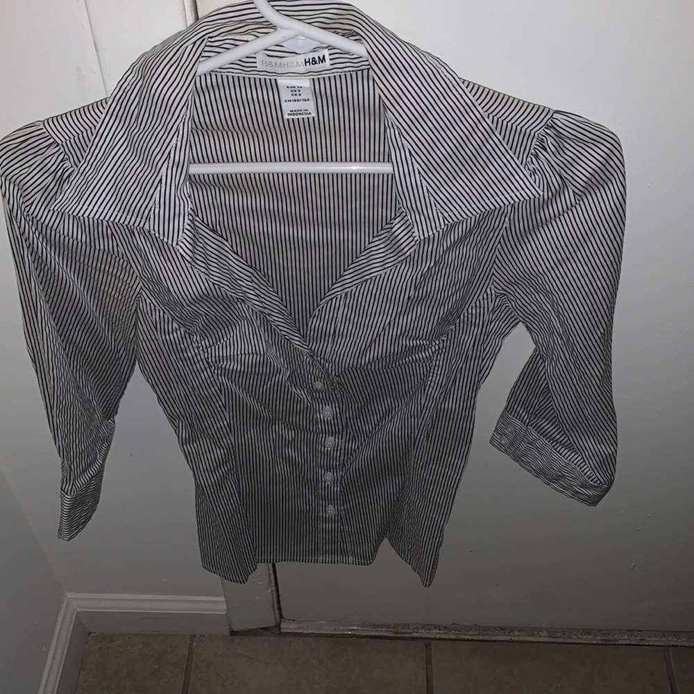 H&M gray blouse with stripes